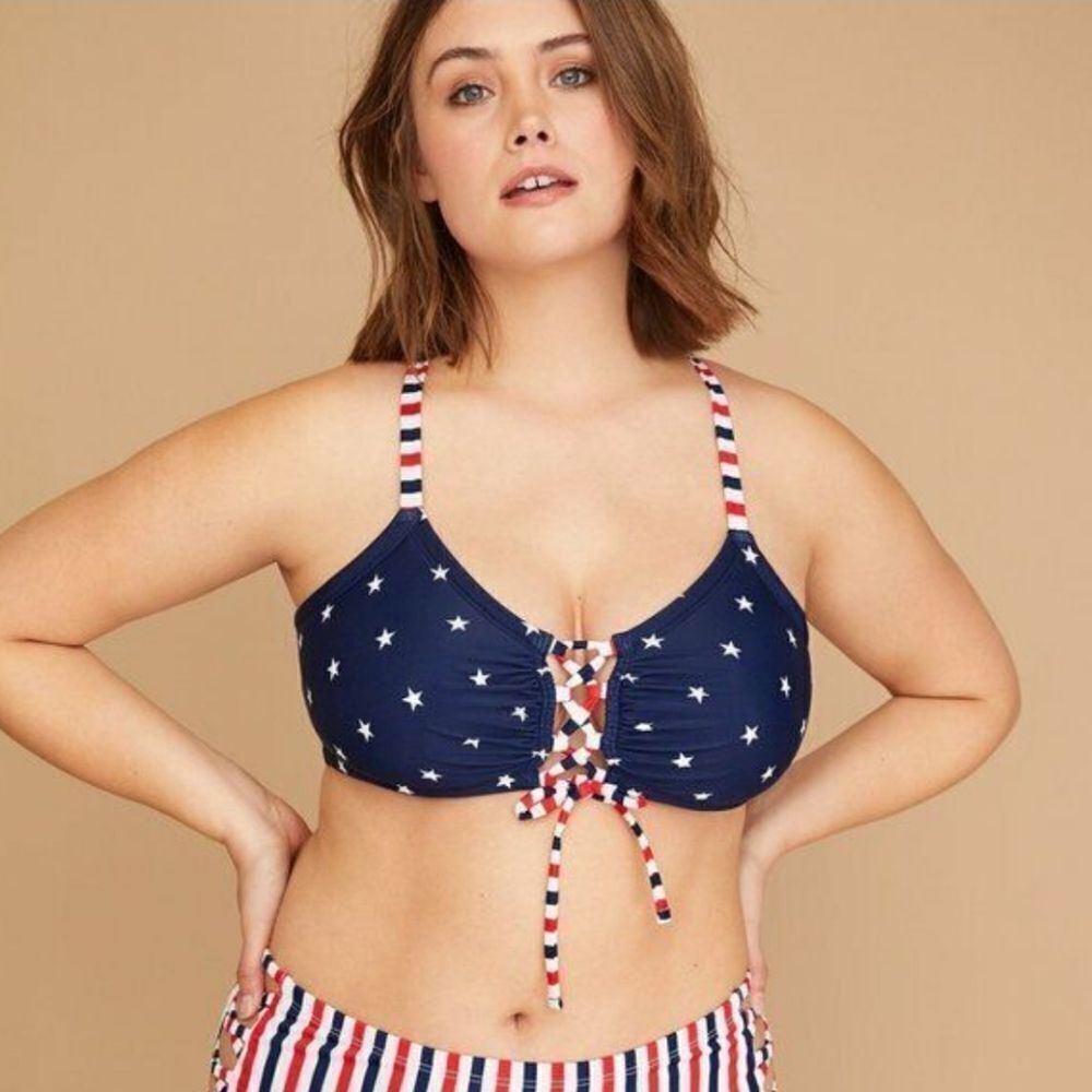 LANE BRYANT CACIQUE SWIM STARS & STRIPES NO WIRE BRA LACE-UP BIKINI TOP SZ 28